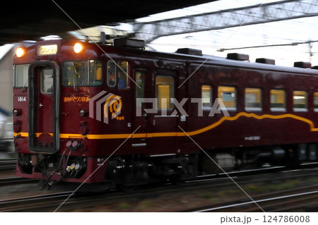 函館運転所にて入換中の道南いさりび鉄道キハ40 124786008