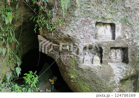 岩屋観音磨崖仏(薩摩川内市指定文化財) 岩屋観音磨崖仏(薩摩川内市指定文化財) 124786169
