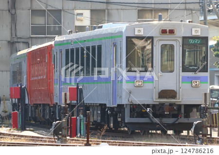 函館運転所にて留置中のキハ150+キハ40 函館運転所にて留置中のキハ150+キハ40 124786216