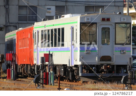 函館運転所にて留置中のキハ150+キハ40 函館運転所にて留置中のキハ150+キハ40 124786217