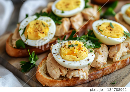 A warm pita filled with chicken breast pieces, boiled egg, and yogurt dressing, offering a healthy and savory meal or snack 124788962