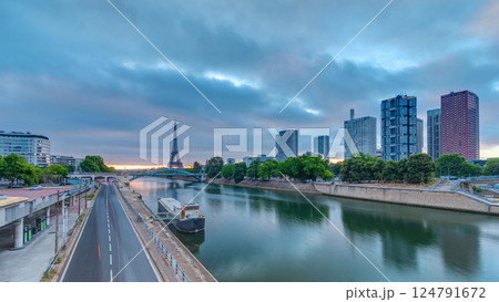 Eiffel Tower sunrise timelapse with boats on Seine river and in Paris, France. 124791672