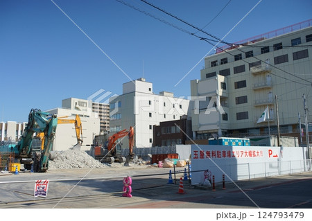 解体工事中の佐賀玉屋本館と営業中の南館 解体工事中の佐賀玉屋本館と営業中の南館 124793479