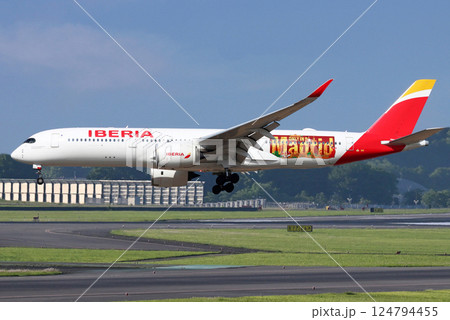 IBERIA航空A350-900十余三右入りアブローチ 124794455