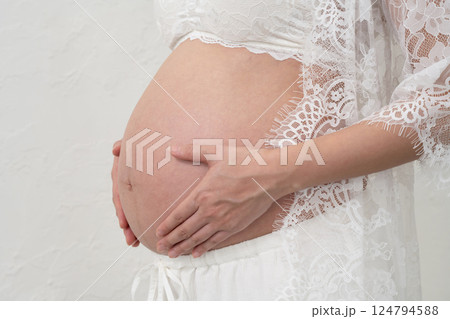 妊娠 妊婦 マタニティ 女性 妊娠 妊婦 マタニティ 女性 124794588