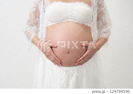 妊娠 妊婦 マタニティ 女性 124794590