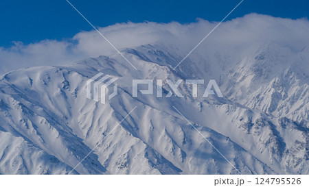 北アルプスとスキー場ゲレンデ風景 長野県白馬村 北アルプスとスキー場ゲレンデ風景 長野県白馬村 124795526