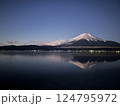 山中湖から見た、冬のダイヤモンドダスト 124795972