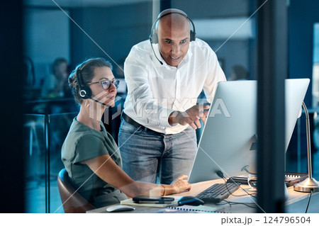 Coaching, training and help with business people in call center for telemarketing, customer support and consulting. Management, communication and kpi learning with employee at computer for contact us Coaching, training and help with business people in call center for telemarketing, customer support and consulting. Management, communication and kpi learning with employee at computer for contact us 124796504