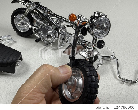 大型プラモデルを作ろう　オートバイ 124796900