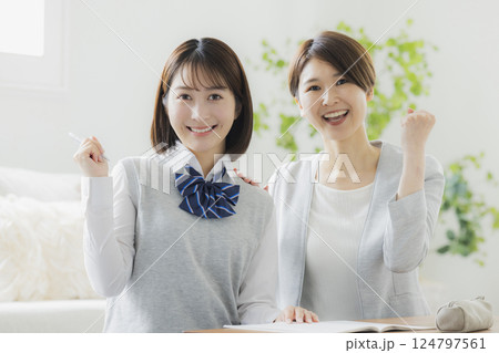 女子高生と家庭教師 124797561