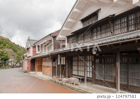 【若狭鯖街道の熊川宿】 124797581