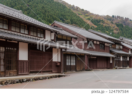 【若狭鯖街道の熊川宿】 【若狭鯖街道の熊川宿】 124797584