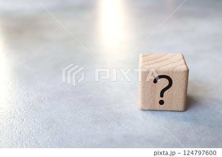 クエスチョンマーク　コピースペース 124797600