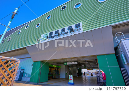 東京都稲城市の稲城長沼駅南口を見る 124797720