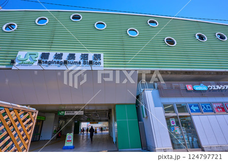 東京都稲城市の稲城長沼駅南口を見る 124797721
