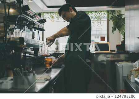 coffee shop coffee shop 124798280