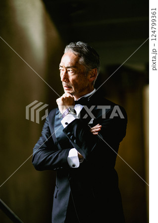 タキシードを着たシニア男性のポートレート タキシードを着たシニア男性のポートレート 124799361