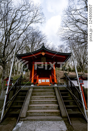 芦ノ湖の静寂に包まれた九頭龍神社で感じる神聖なひととき 124800007