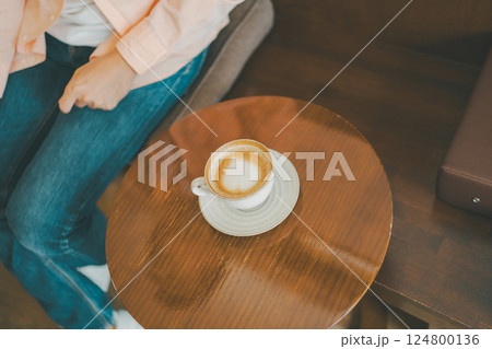 coffee shop 124800136