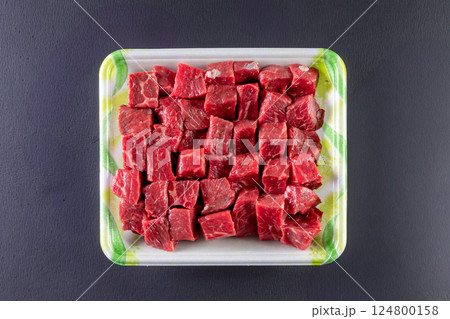 国産黒毛和牛モモ肉　ダイスカット　俯瞰 124800158