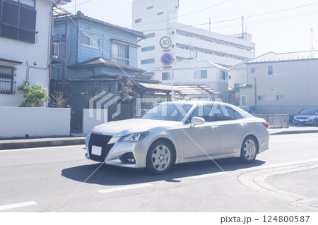 セダン 道路走行 セダン 道路走行 124800587