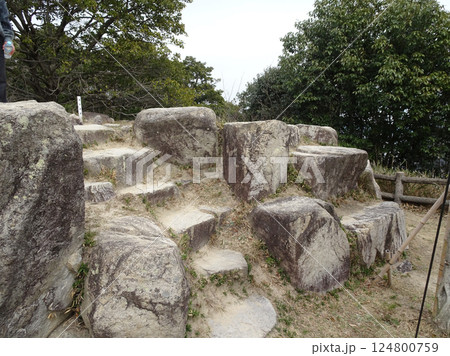 広島市佐伯区 海老山の山頂にある二等三角点の標識 海老山公園展望台 写真 124800759