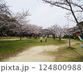 広島市佐伯区 海老山の海老山公園 桜の季節の写真 124800988