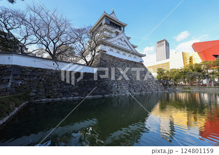 福岡県　北九州市　小倉城とリバーウォーク北九州 124801159