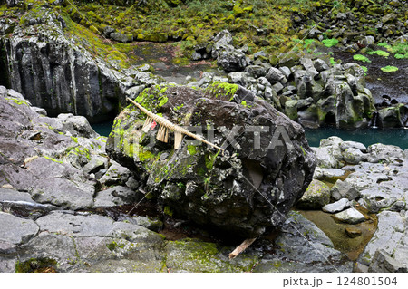 高千穂峡 鬼八の力石 124801504