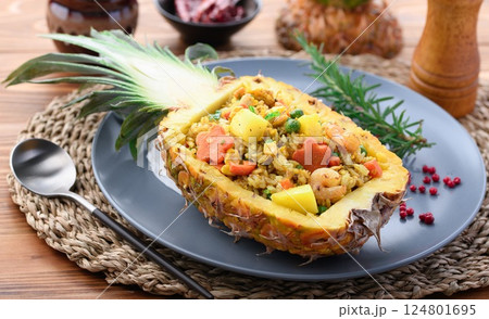 パイナップルライス （ パイナップル炒飯 ）カオパットサパロット 124801695