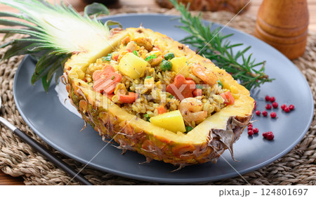 パイナップルライス （ パイナップル炒飯 ）カオパットサパロット 124801697