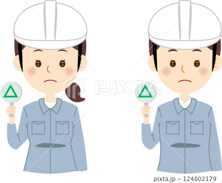 三角の札を出す青い作業着の男女 124802179