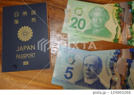 カナダドル紙幣　20ドル　5ドル　 124803268