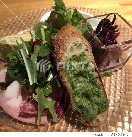 家庭的で素朴なイタリアンの前菜 124803567