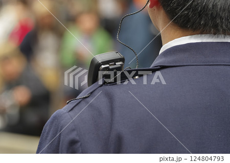 警戒にあたる警察官 警戒にあたる警察官 124804793