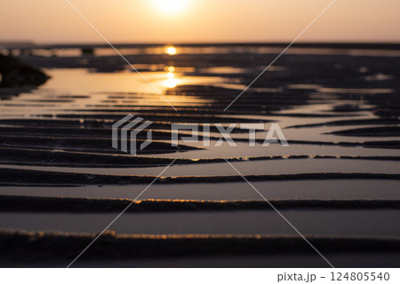 真玉海岸の幻想的な夕暮れの風景 真玉海岸の幻想的な夕暮れの風景 124805540