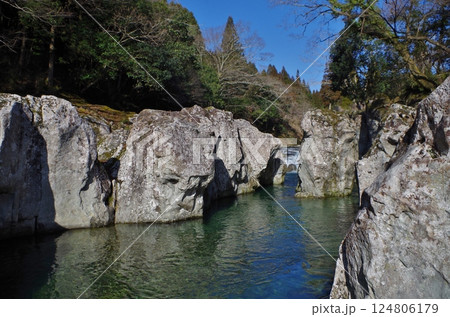 奥耶馬溪　猿飛千壷峡の猿飛甌穴群 124806179