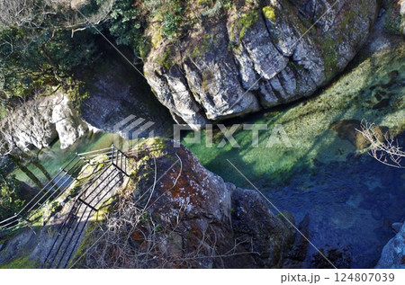 奥耶馬溪　エメラルドグリーンに輝く峡谷　魔林峡　 124807039