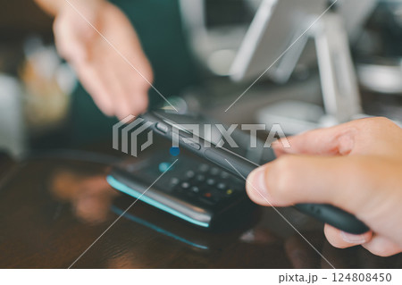 coffee shop 124808450