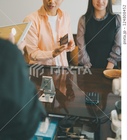 coffee shop 124808452