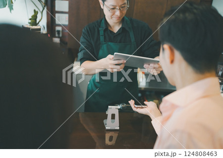coffee shop coffee shop 124808463