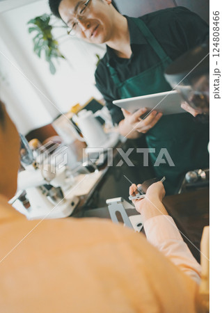 coffee shop 124808466