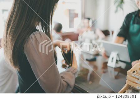 coffee shop 124808501