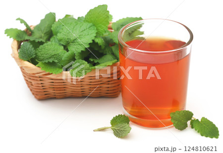 Lemon balm leaves with herbal tea 124810621