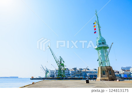 春の神戸港　 旧神戸港信号所　兵庫県神戸市 124813175