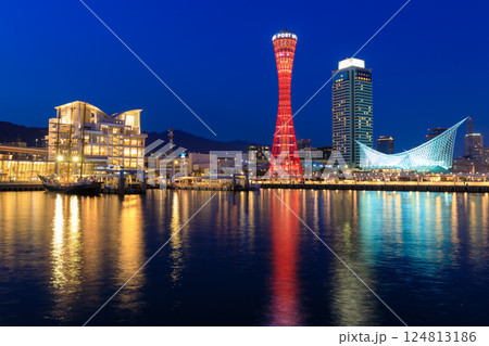 夜の春の神戸港 兵庫県神戸市 夜の春の神戸港 兵庫県神戸市 124813186