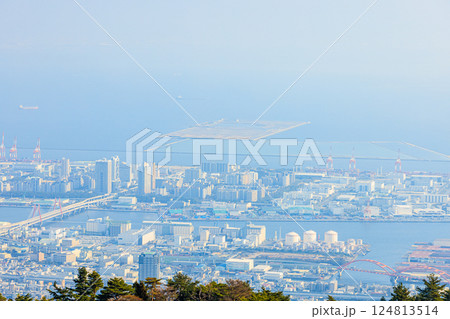 春の六甲山天覧台から見た景色　兵庫県神戸市 124813514