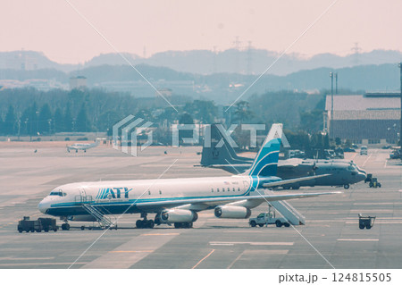 横田基地に着陸したDC-8 横田基地に着陸したDC-8 124815505