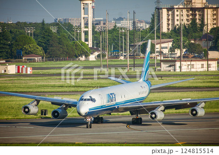 横田基地に着陸したDC-8 横田基地に着陸したDC-8 124815514